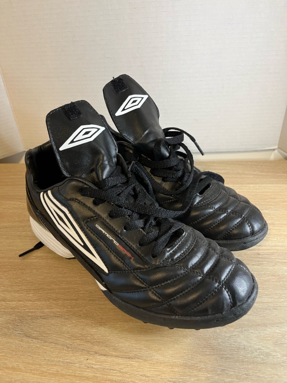 Umbro Black and White Men's Soccer Shoes